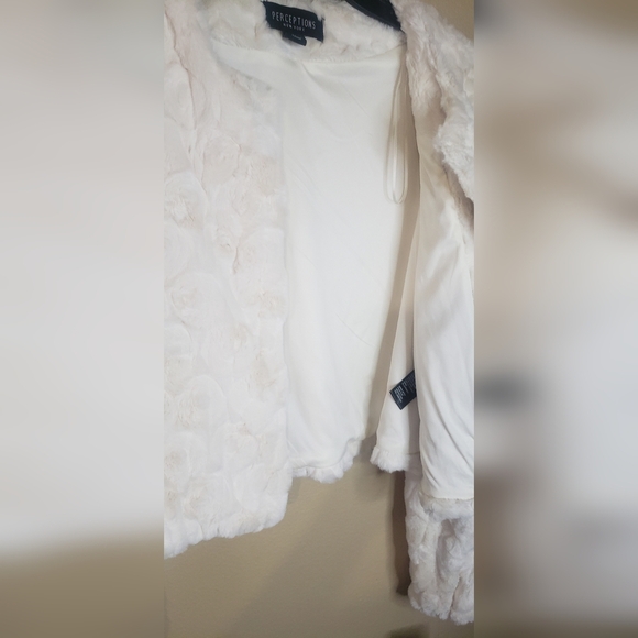 Perceptions Faux Fur Women's Round Neck Long Sleeve Shrug - Picture 7 of 12